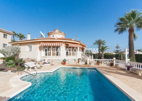 Villa with 5 bedrooms and 3 bathrooms in Ciudad Quesada, Alicante