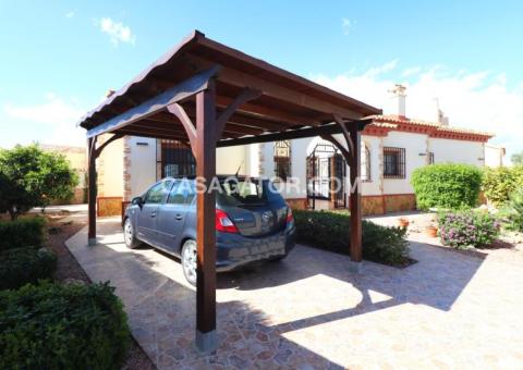 Villa with 3 bedrooms and 2 bathrooms in Formentera del Segura, Alicante