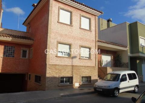 Townhouse with 3 bedrooms and 2 bathrooms in Heredades, Alicante