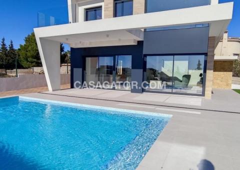 Villa with 3 bedrooms and 4 bathrooms in Ciudad Quesada, Alicante