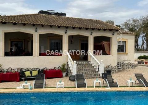 Villa with 7 bedrooms and 3 bathrooms in Catral, Alicante