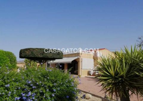 Villa with 4 bedrooms and 2 bathrooms in Albatera, Alicante