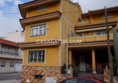 Villa with 6 bedrooms and 4 bathrooms in Almoradí, Alicante