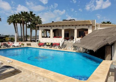 Villa with 7 bedrooms and 4 bathrooms in Catral, Alicante