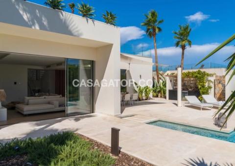 Villa with 5 bedrooms and 3 bathrooms in Orihuela Costa, Alicante