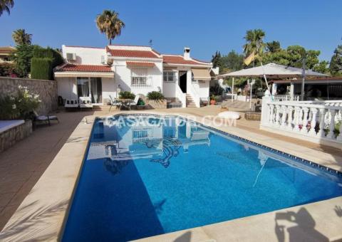 Villa with 4 bedrooms and 3 bathrooms in Ciudad Quesada, Alicante