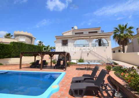 Villa with 5 bedrooms and 6 bathrooms in Ciudad Quesada, Alicante